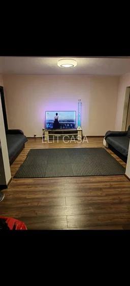 Apartament 3 camere, zona Podu de Piatra