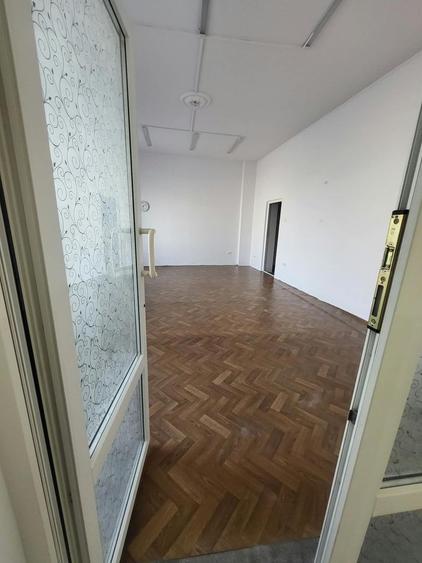 Casa de inchiriat. curte, centrala proprie, zona centrala. metrou 7min