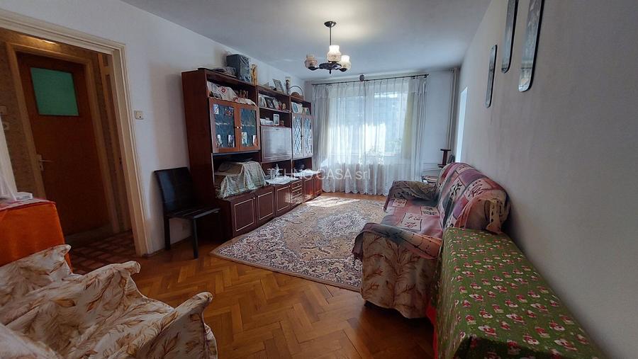 Apartament 4 camere – Bd. Chișinău, lângă Școala Gimnazială nr 4 - 5