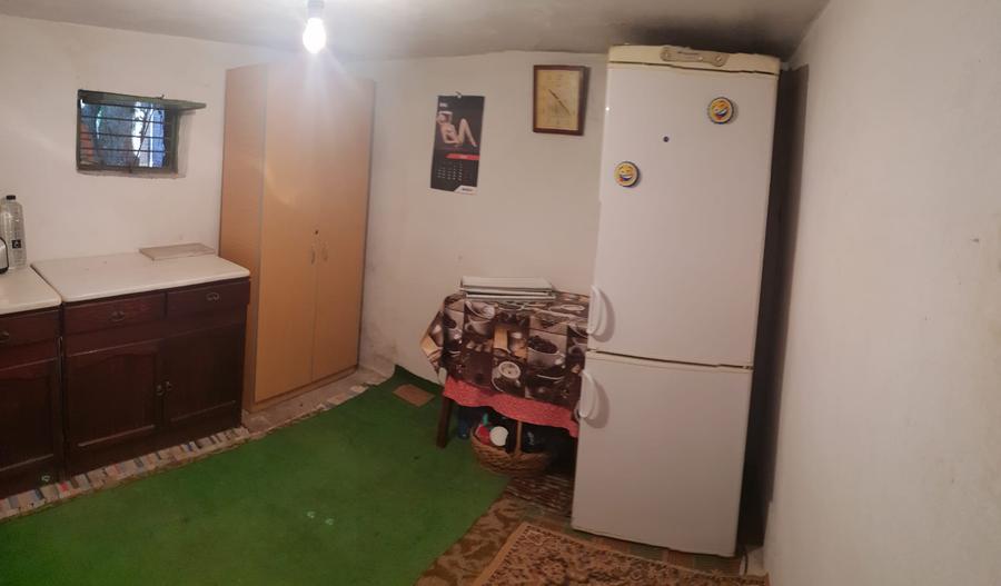 2 Camere la curte