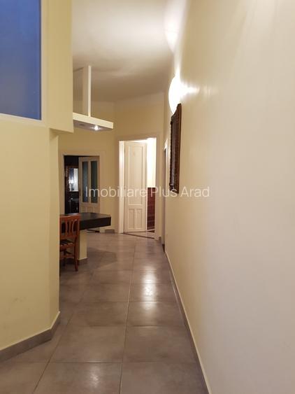 Vand apartament la casa 5 camere central Piata Catedralei - 2