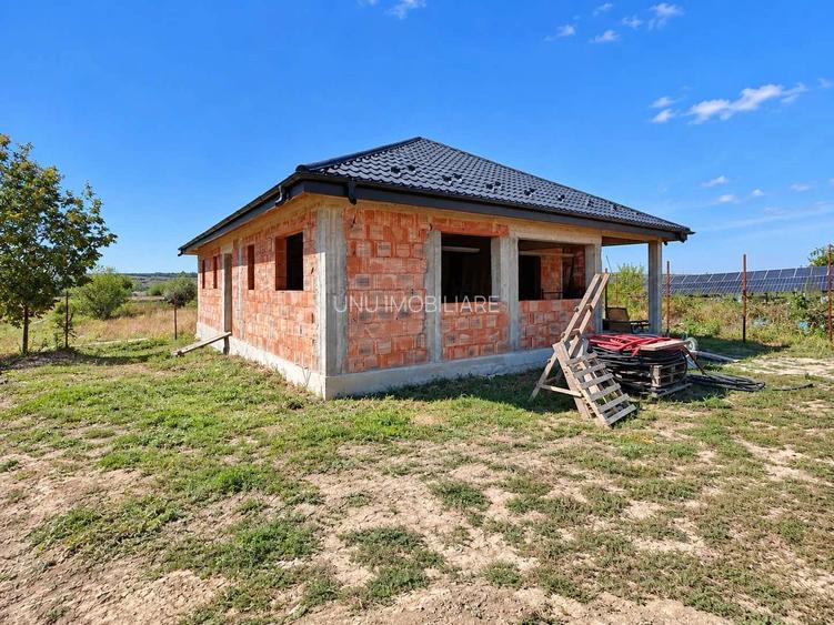 CASĂ NOUĂ LA ROȘU CERCU – BÂRNOVA, 4 CAMERE , UTILI 92,45 MP, 475 MP TEREN, 75.000 € TVA INCLUS, COMISION 0% - 3