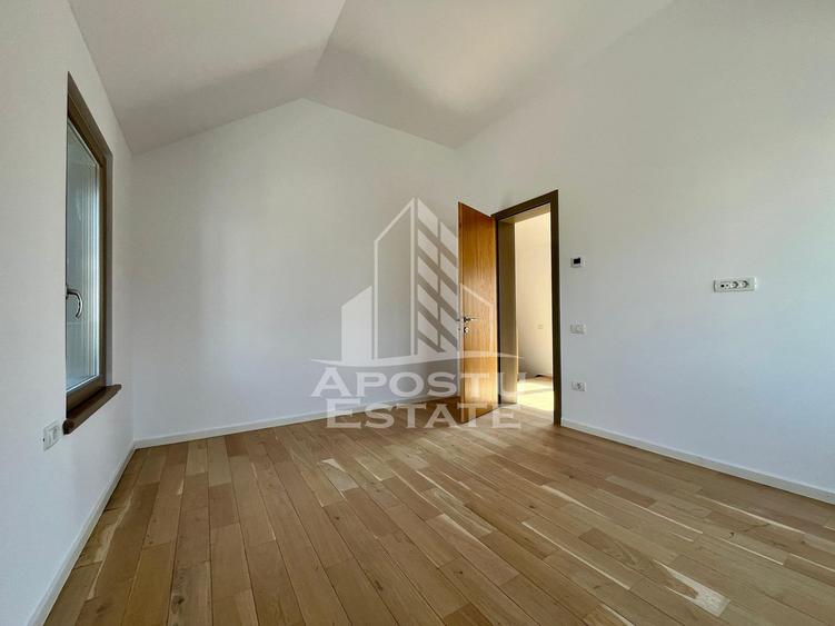 Casa Eco cu 5 camere, 3 bai, in Dumbravita