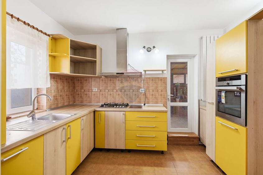 Casa/Vila cu 5 camere Dobrovat Iasi 1000mp teren