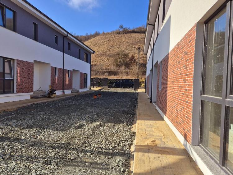 Ansamblu de case de vanzare Floresti zona Tauti finalizat