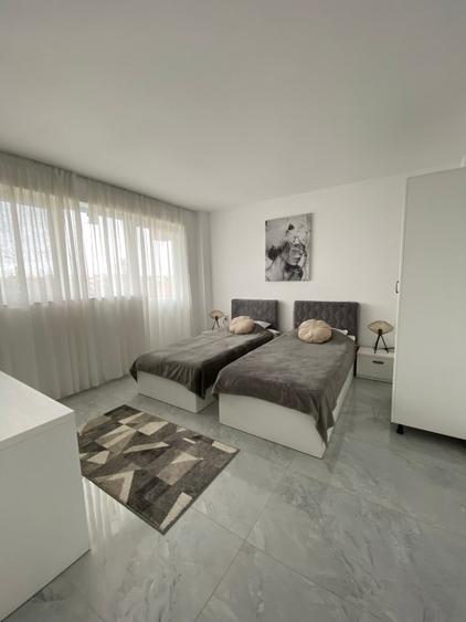 Apartament 4 camere decomandat, 110 mp, zona Consul, Utilitati incluse