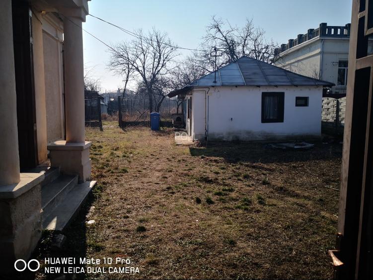 De vanzare (de inchiriat) , in zona centrala, casa cu curte de 1100mp - 2