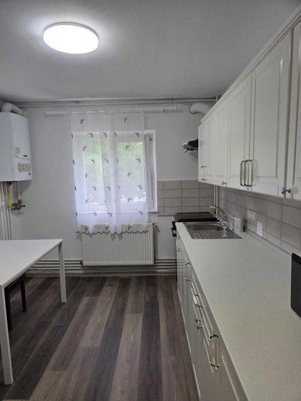Spitalul Județean | 3 Camere Decomandate | Etaj 1 | Centrală Proprie | Renovat