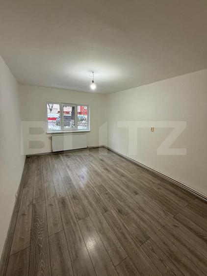 Apartament 4 camere de închiriat –ideal locuință sau activități comerciale