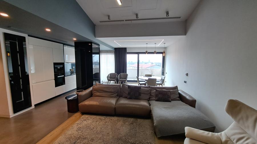 APARTAMENT 8 CAMERE CU SCARA INTERIOARA TIP LOFT -ULTRA LUX