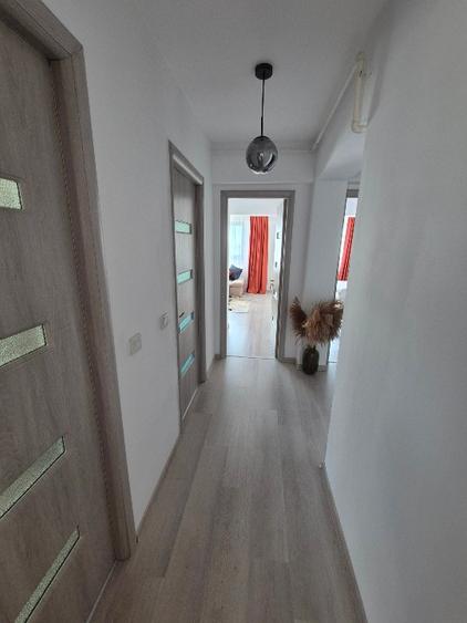 Închiriere apartament 3 camere