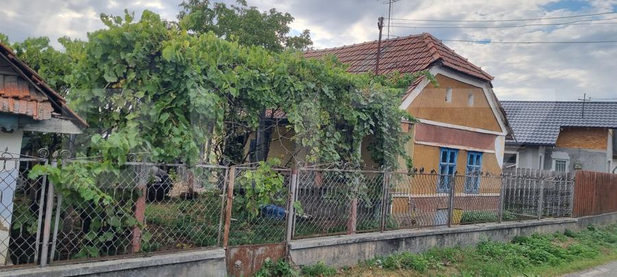 Casa cu doua corpuri, 67 mp, zona Luncani