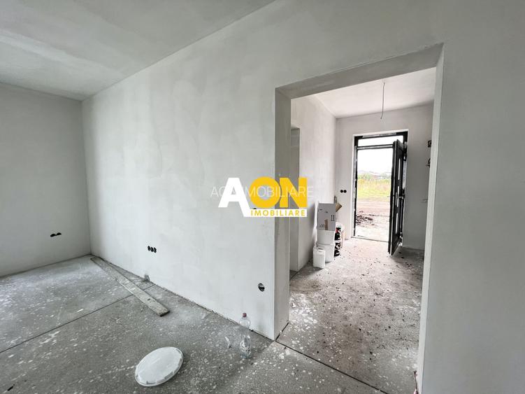 Casa individuala semifinisata, 4 camere, 2 bai, 448mp teren - 10