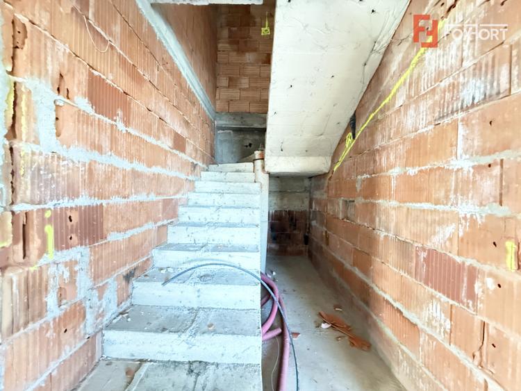 Duplex cu 5 camere de vanzare in localitatea Sacalaz, zona Centrala