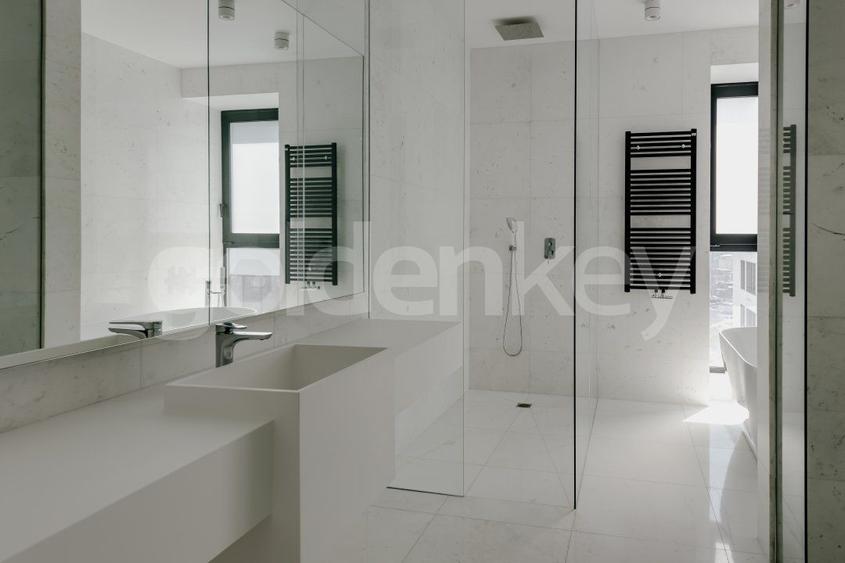 Apartament duplex cu 5 camere | 5 bai | 3 garaje | vedere panoramica
