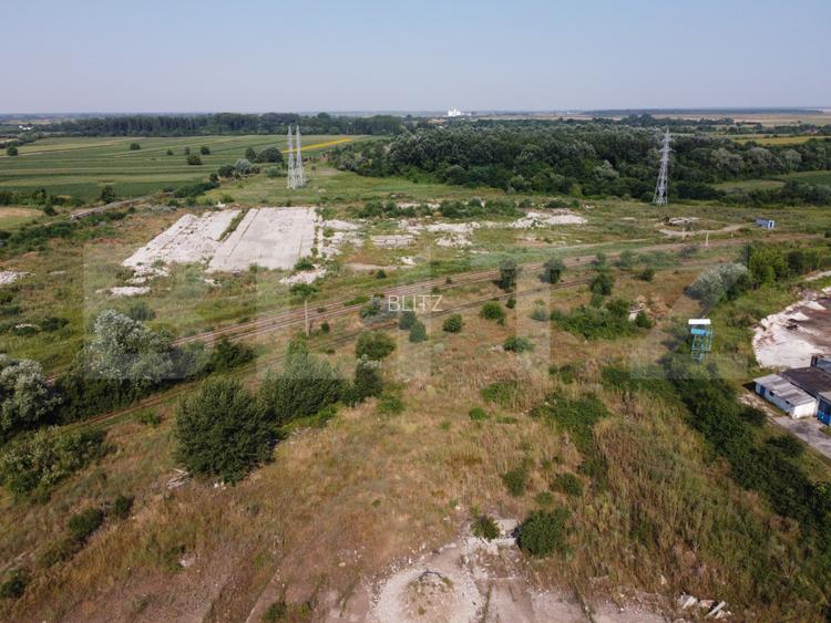 Teren intravilan, de vanzare, 28.760 mp, zona industrială Titu - 4