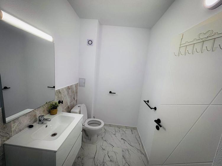 Apartament 3 camere, bloc nou, complet mobilat-utilat - 440 Euro