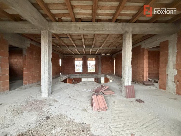 OPORTUNITATE - Casa individuala la rosu, teren de 851 mp in Peciu Nou