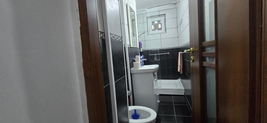 Închiriere apartament 3camere, etaj 1 , micro 5 Târgoviște