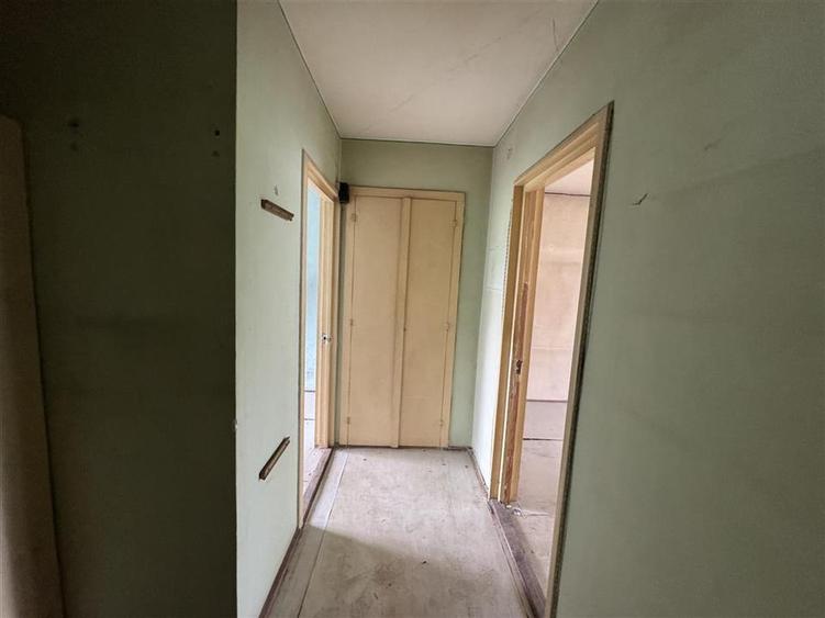 Vanzare apartament 3 Camere Uverturii Militari - Necesita Renovare