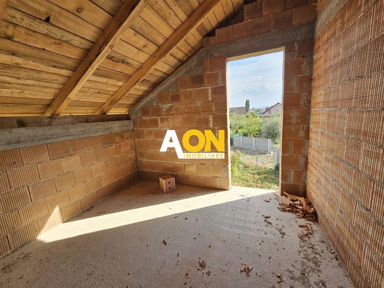 Casa la rosu, 4 camere, 2 bai, 345 mp teren, zona Ampoi 3