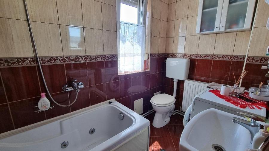 Etajul unei case- Apartament cu garaj si curte proprie