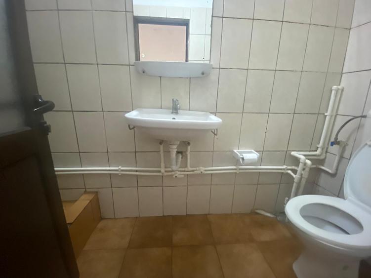 Clădire Comercială de Închiriat Zona Industrială + Parcare