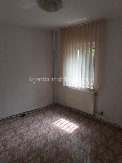 Apartament 3 camere la parter str.Octav Onicescu - 9
