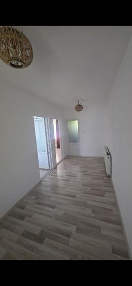 Casa si Hala de vanzare 10-15 min de plaja 23 August