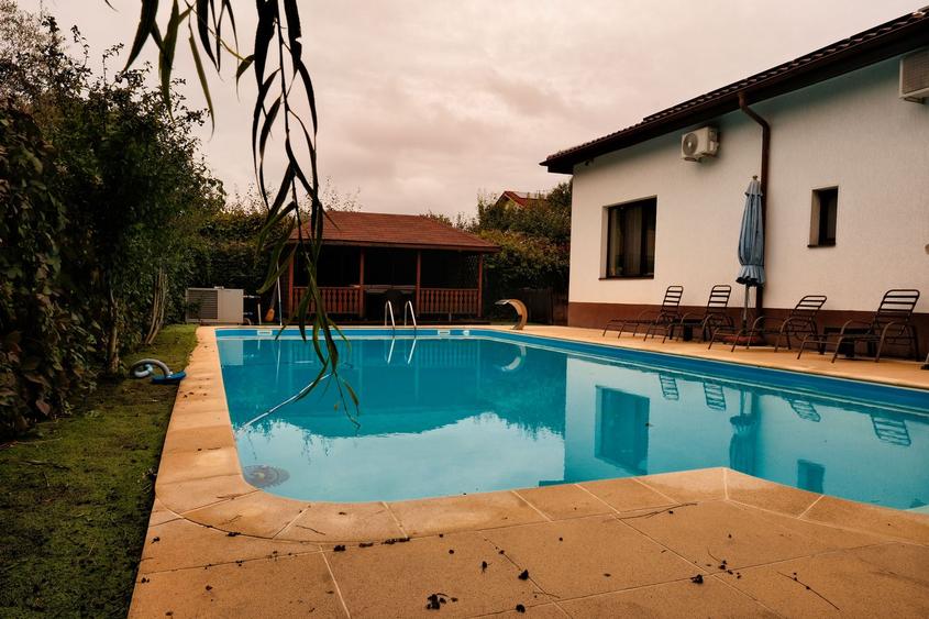 Refugiu toscan la marginea pădurii din Corbeanca, piscină și teren generos