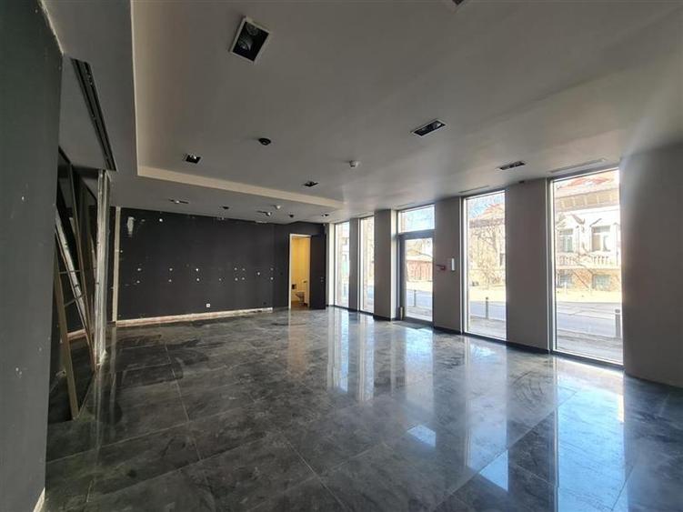 Spatiu comercial Ferdinand - loc parcare - 78 mp - utilitati incluse