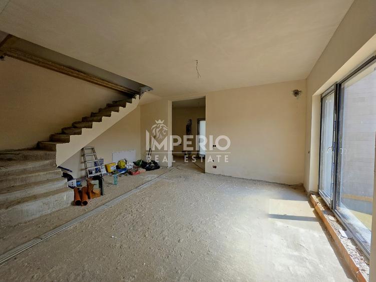 Casa individuala cu 6 camere si garaj pentru doua masini!