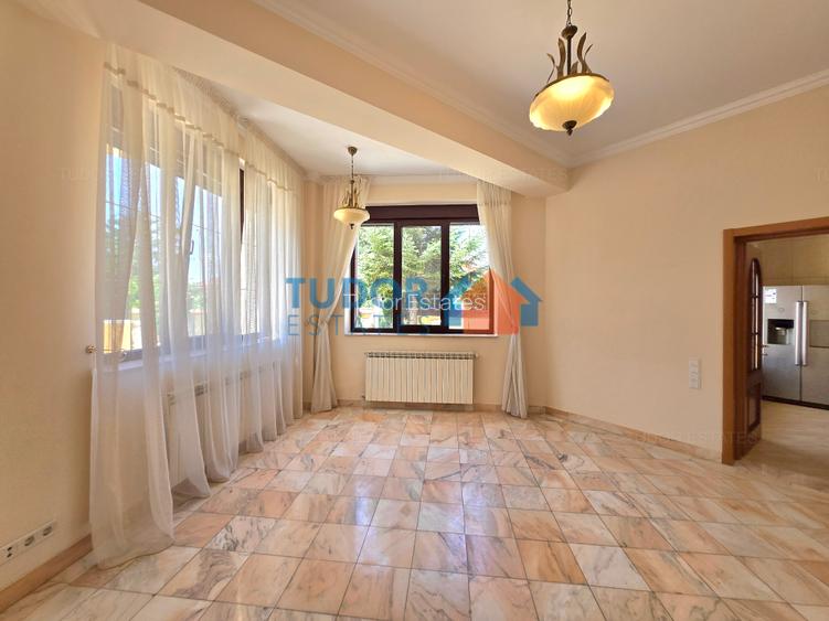 Elegant 10-Bedroom Mansion with Private Pool & Landscaped Garden - 4