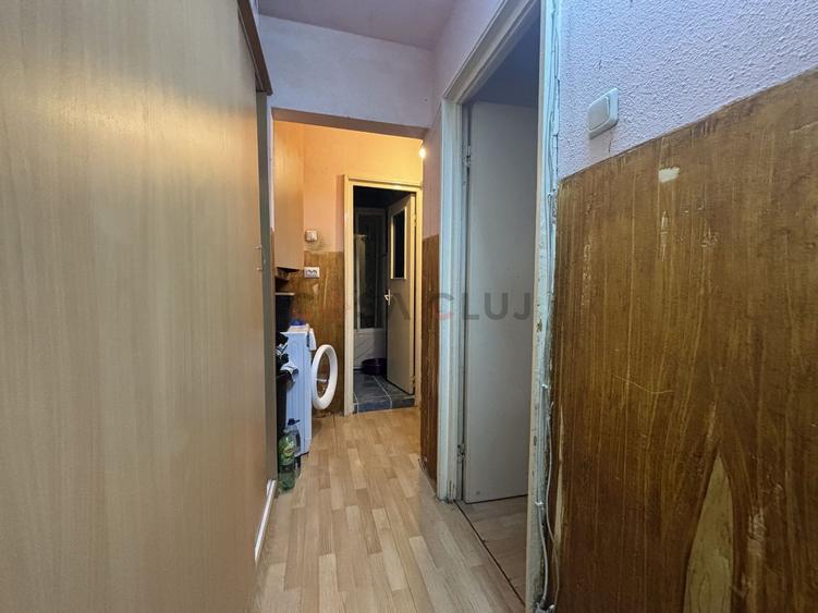 Apartament cu 3 camere, zona Retezat !