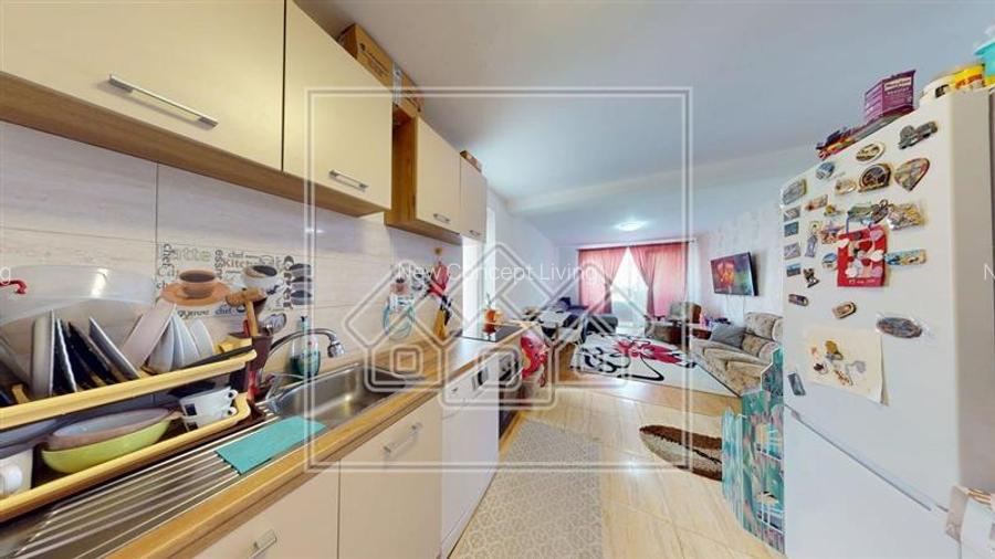 Apartament mobilat, 2 camere, 2 balcoane, loc de parcare -T. Ricci - 7