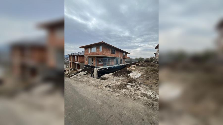 Duplex de vanzare la rosu in Dambul Rotund!