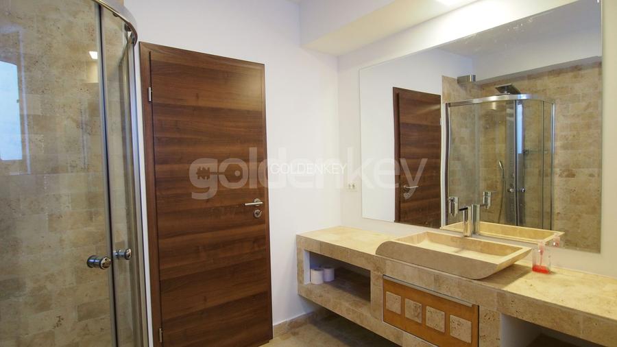 Vila impresionanta cu piscina incalzita, garaj 2 masini si gradina de 770 mp - 14