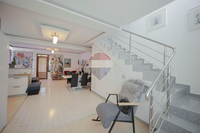 De vânzare casă - duplex cu 4 camere, panouri fotovoltaice -Sântandrei