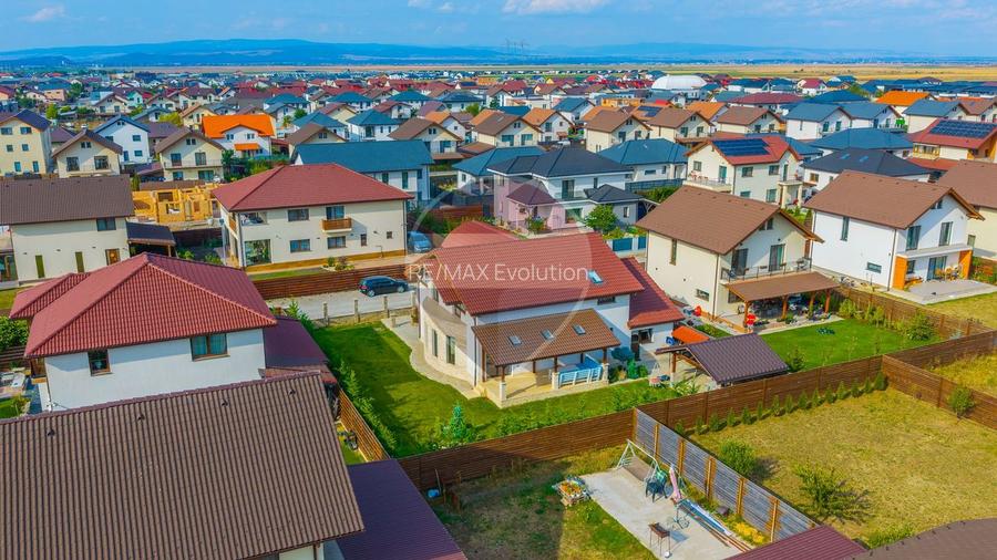 Casă cu personalitate | 204 mp utili | 600 mp teren | Izvor