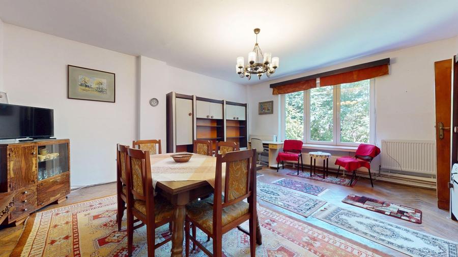Apartament 2 ,5 camere,  cu gradina,  in centrul orasului Brasov