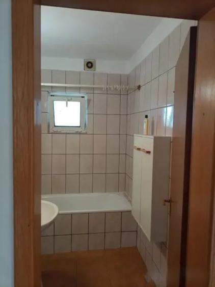 Apartament 5 camere  decomandat - piata Unirii