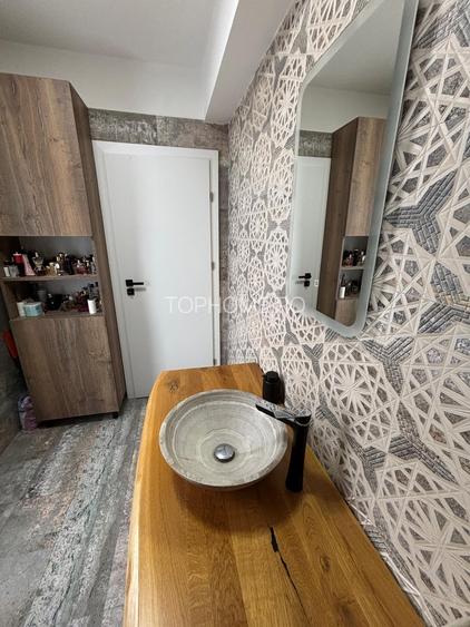 1070 Euro mp-Particular -Cartierul nou- Miorita - 240 mp utili- 257.000 euro - 37