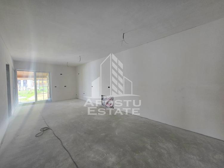 Jumatate de duplex pe parter cu 4 camere si 2 bai, Sag