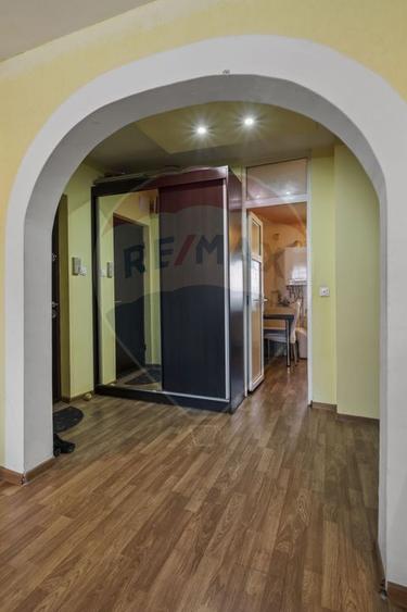 Apartament cu 4 camere de vânzare în zona Sebastian