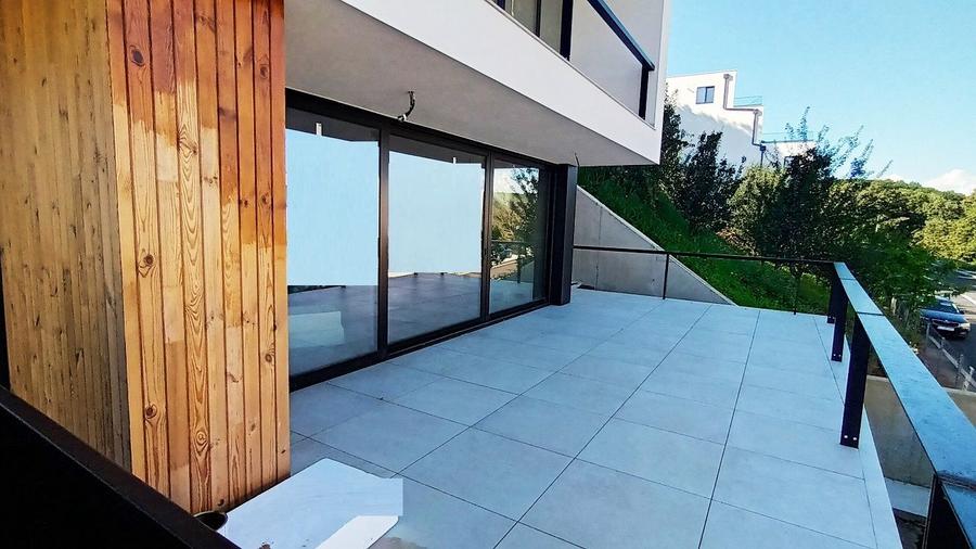 Casa noua ultra moderna, in Europa, strada linistita, cu panorama !