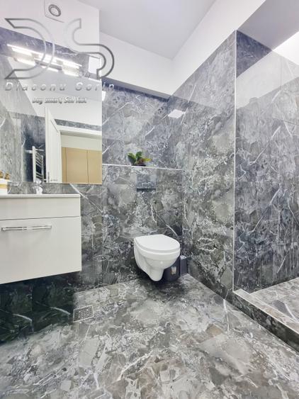 Apartament cu 2 camere și un balcon cât un hol de hotel