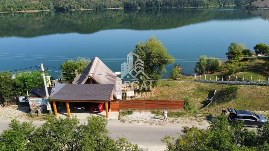 Teren intravilan de vânzare – 770 mp | Panoramă superbă asupra Lacului