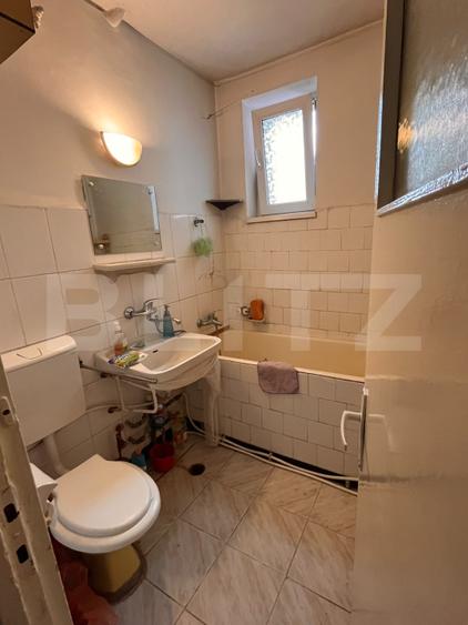 Apartament cu 3 camere, ultracentral, semidecomandat