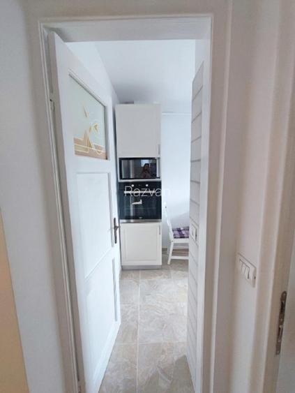 Proprietar  - 2 camere Primaverii  - renovat si complet reconsolidat - 3