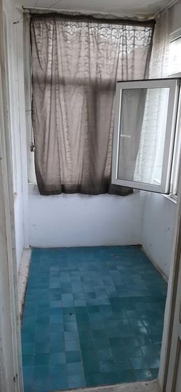 Metrou Titan 3 camere decomandat etaj intermediar bloc reabilitat